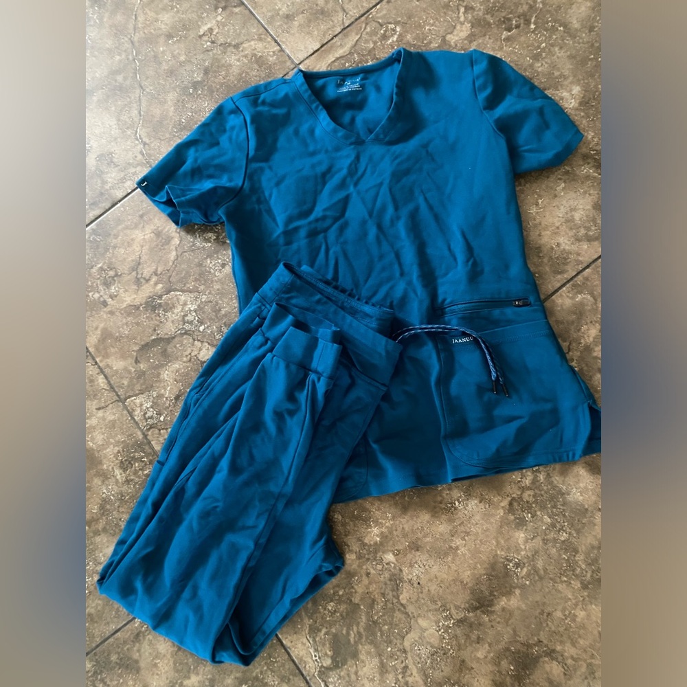Jaanuu scrubs